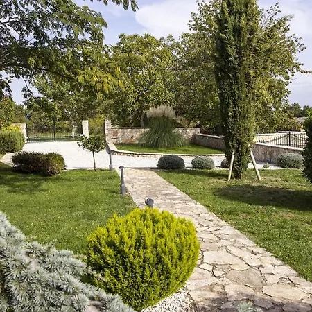 Villa Charming Tinjan